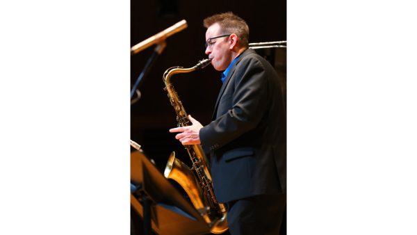 Photo of Mark O'Connor playing his saxophone