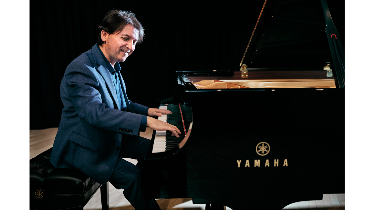 photo of pianist Tamir Hendelman