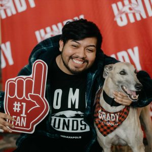 Photo of Grady the Greyhound with an incoming UIndy freshmen at UIndyCon