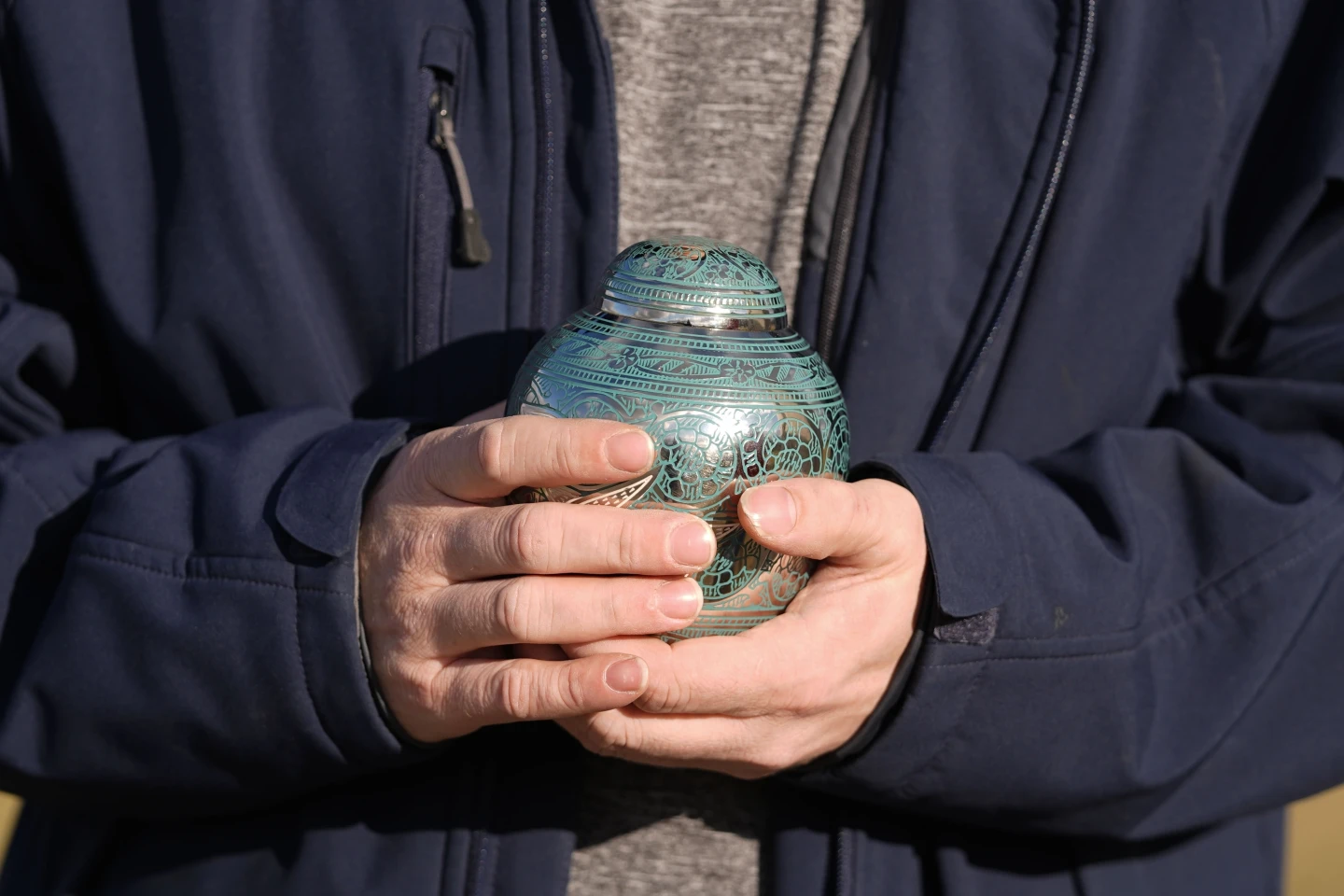 AP Photo of Eric Pranger holding an urn of the remains of Allen Livingston