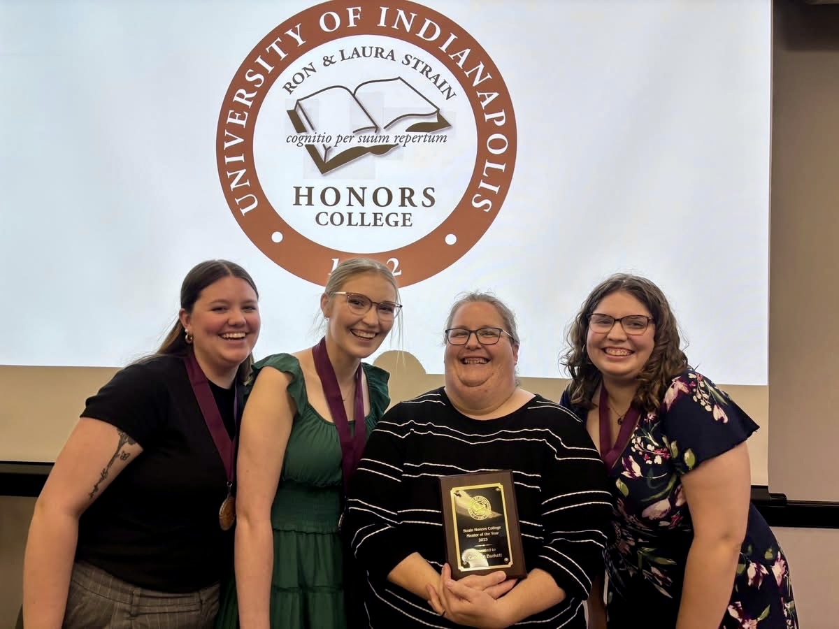 Photo of Dr. Candice Burkett with her senior honors students