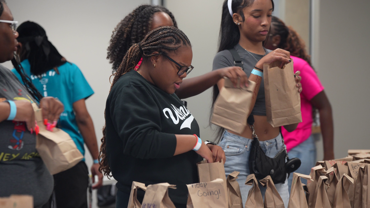 UIndy students put items into bags for Service for Impact Day