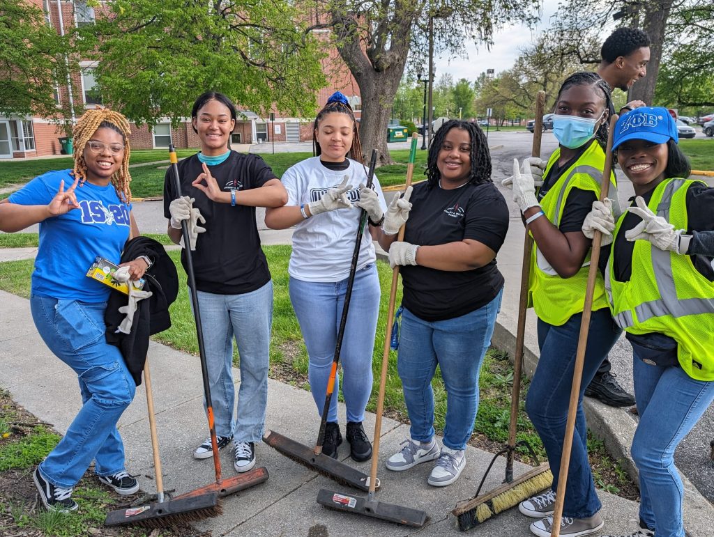 A group of volunteers from a previous Great UIndy Cleanup