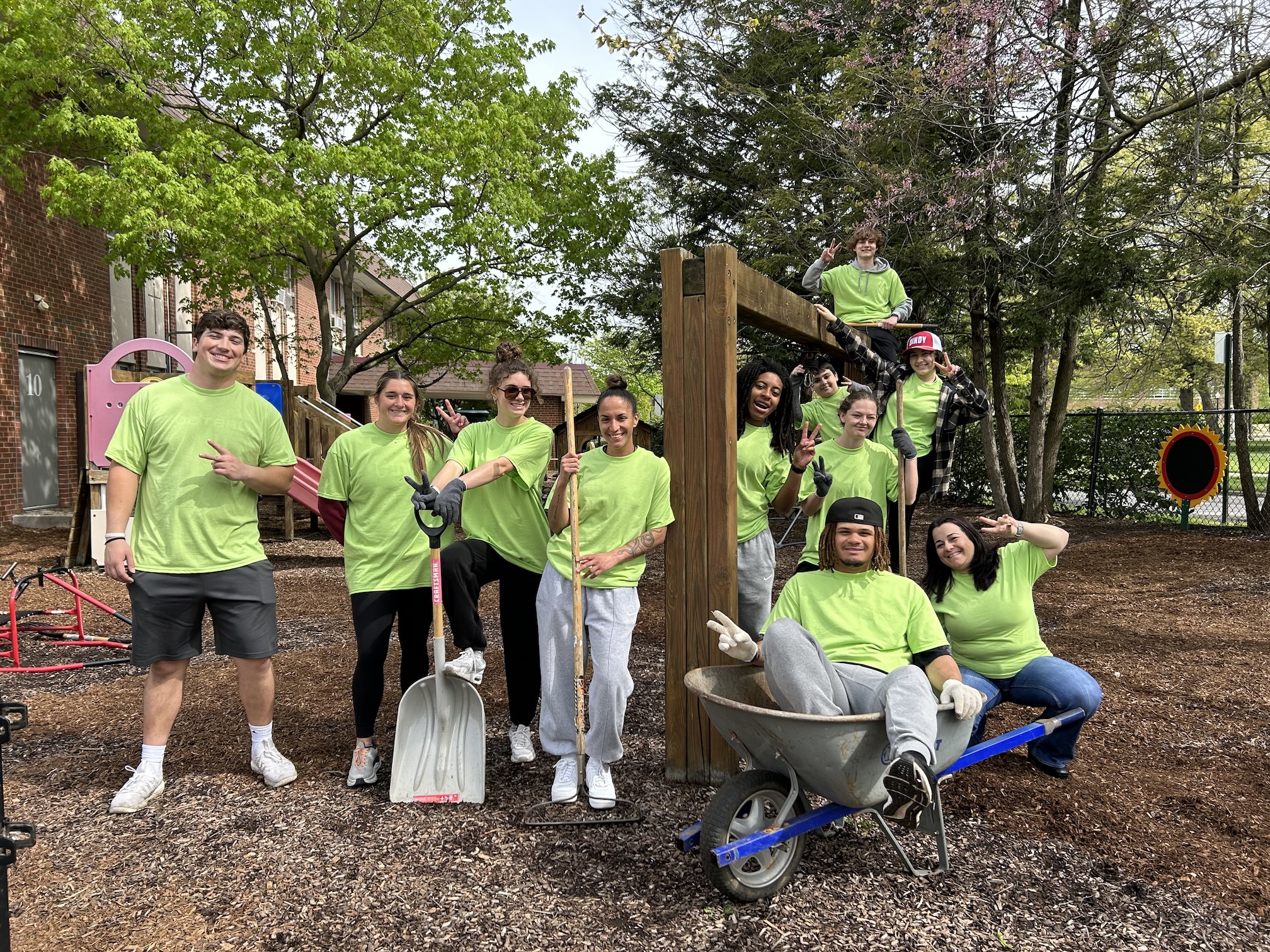 A group of volunteers from a previous Great UIndy Cleanup