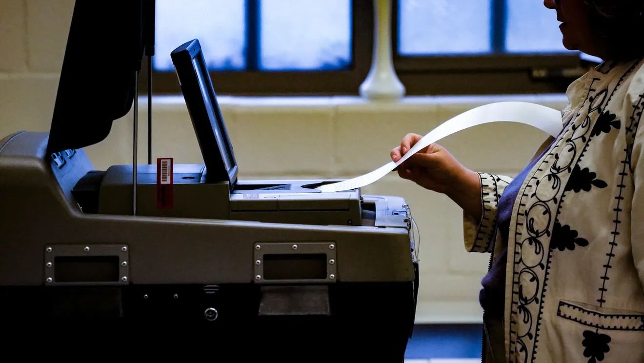 Indianapolis Star picture of person voting