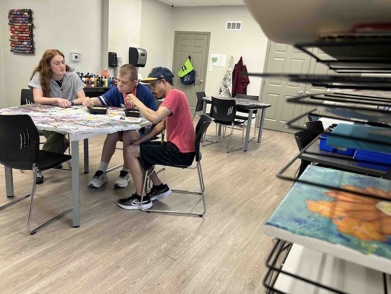 Emily Van Veld ’26 (Mental Health Counseling, Art Therapy) at Noble Art with two clients