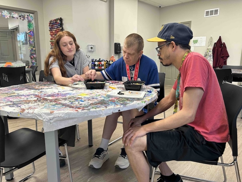 Emily Van Veld ’26 (Mental Health Counseling, Art Therapy) at Noble Art with two clients